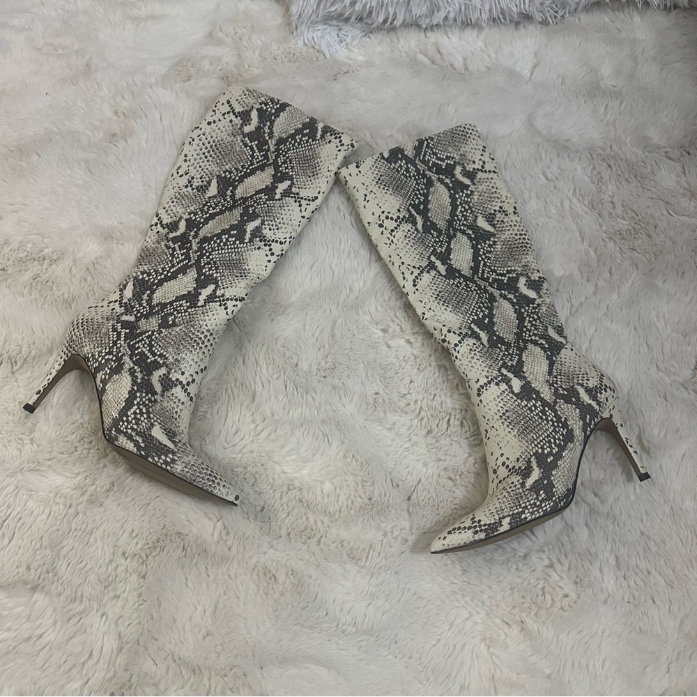 Python print boots